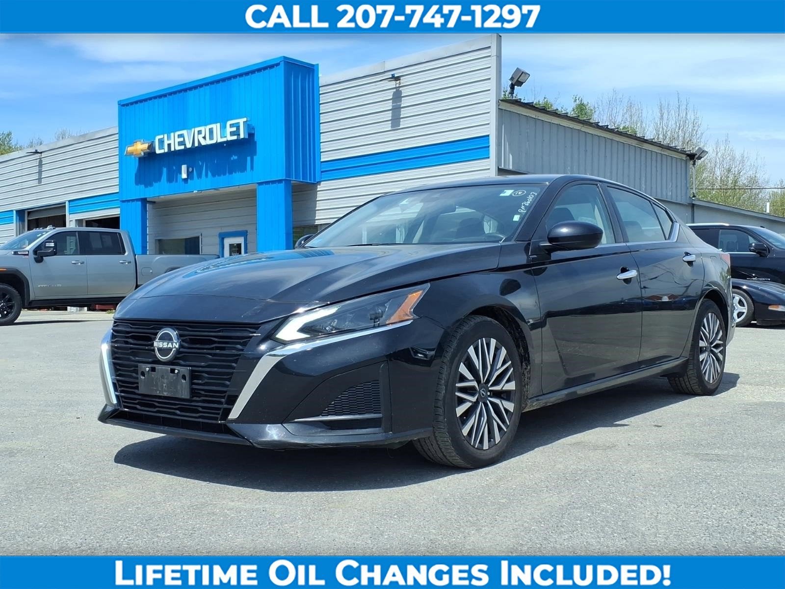 2023 Nissan Altima 2.5 SV in Black — front three-quarter view