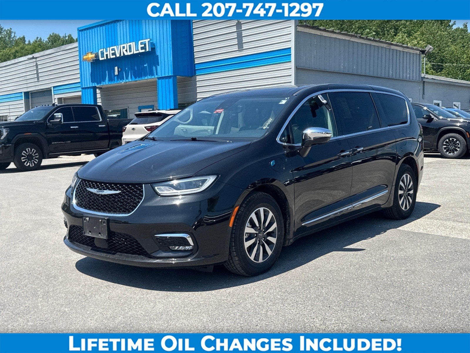 2023 Chrysler Pacifica Hybrid Limited in Black — front three-quarter view