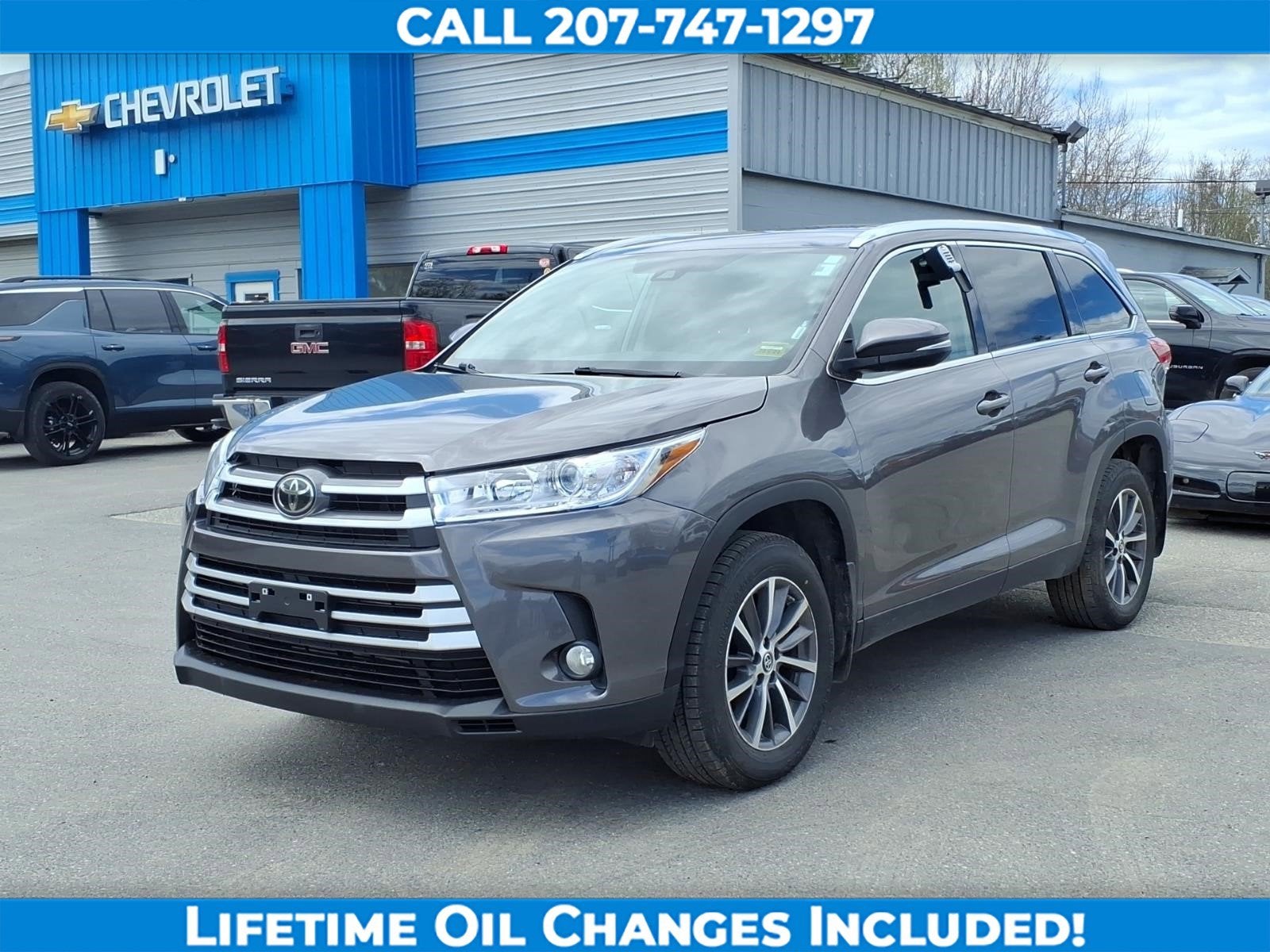 2019 Toyota Highlander SE in Predawn Gray Mi — front three-quarter view